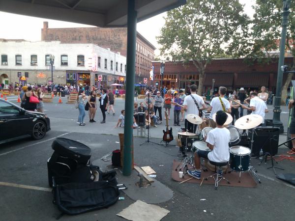 PDXCityscape's tweet photo. Live music at #BetterBlockPDX on SW3rdAve at Ankeny #placemaking #Portland  @BetterBlockPDX http://t.co/O3KmY5P6in