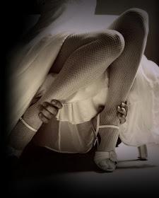 laubamo's tweet photo. Cuando soy poema, mi monstruo nos convierte en el mejor cuento de amor. http://t.co/saKsgnSt0M