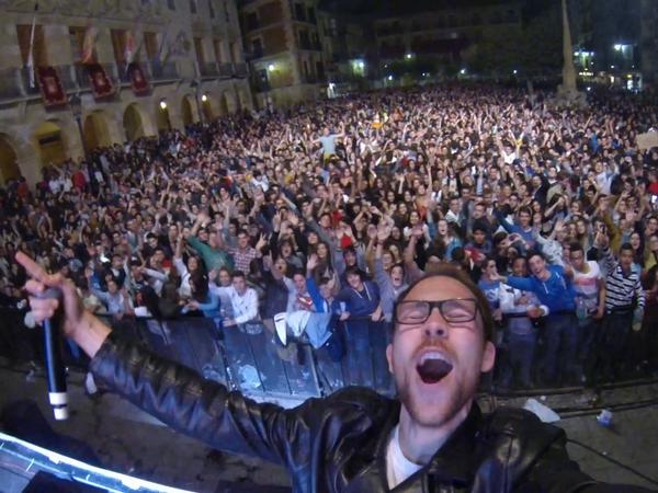 oscarmartinezdj's tweet photo. Soria es LOCURA!!!
GRACIAS!!!!! #40HotMixSoria @Los40CYL @Ayto_Soria http://t.co/mA276FiIvG