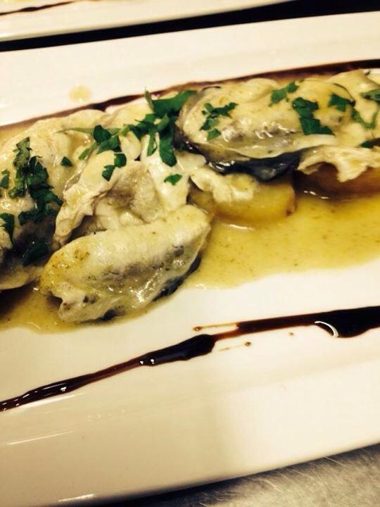 vinoymarea's tweet photo. Aquí os dejamos uno de los platos de nuestro menú de hoy, cocochas en salsa verde. Se vendieron como rosquillas.. http://t.co/kfUB0ODGh2