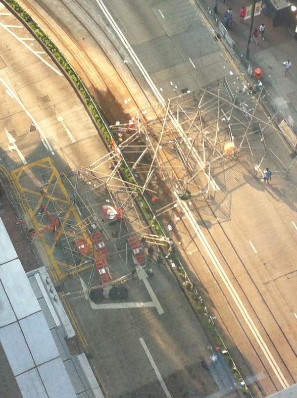 missdeewu's tweet photo. Hennessy road #OccupyCentral #Occupy http://t.co/Ti9oSfv5hC