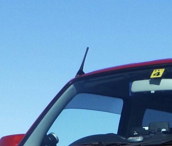 Tetsurou Kitagawa 愛車ジムニーの ラジオアンテナ 洗車機に入れる際に 伸ばしたり引っ込めたり 面倒だったので ショートアンテナに付け替え ただ やはり取り外しは必要 感度はほぼ同じです Http T Co Xqylhf6wnl