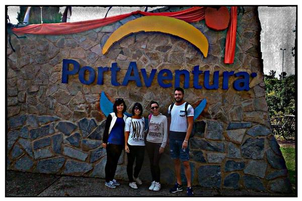 estergarcia1's tweet photo. Buenos días desde portaventura!! 🎊✌💜   #undomingodiferente http://t.co/oA4TkdKBcb