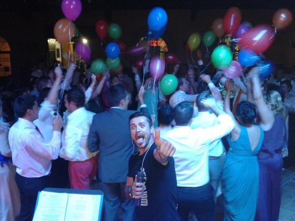 Sessiliam's tweet photo. Fin del día,  pedazo de ambiente en la boda de estos grandes amigos,  que seais muy felices!!! http://t.co/u3aJ5aV1fL