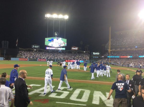 The Dodgers even the series with a 3-2 win!