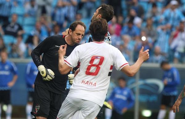 SaoPauloFC's tweet photo. M1TO MARCA MAIS UM
'Top 3' de recorde, Ceni quebra tabu do rival

CONFIRA: http://t.co/CARoSsjFkx http://t.co/tceTMrXfnF
