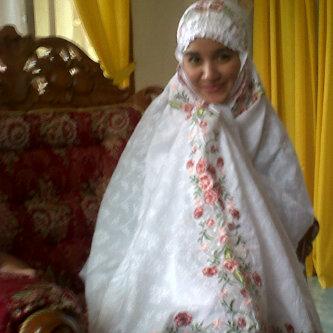 taryamisha's tweet photo. Mohon Maap lahir Dan batin http://t.co/QgcTnZOsUi