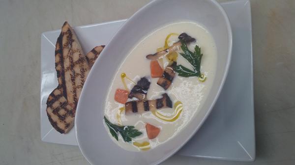 Sliding_Door_OC's tweet photo. To celebrate fall at the SDC...Truffle Cauliflower Soup with grilled Royal Mushrooms, sweet potato and chive oil http://t.co/GlAAbxiFAG