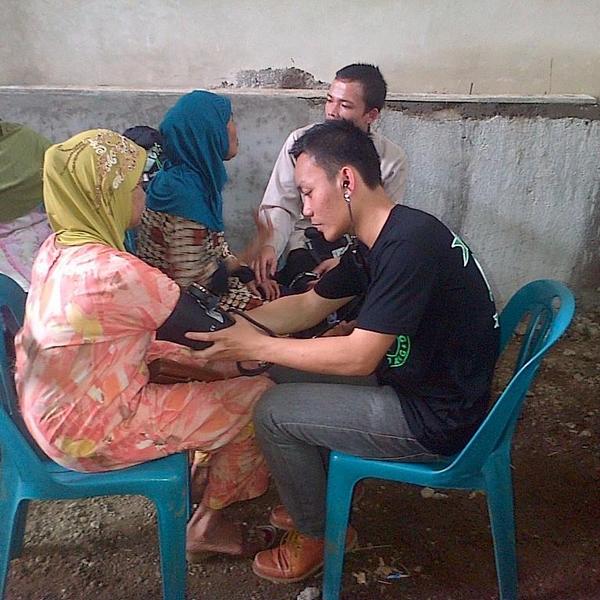ade_junadi tweet picture