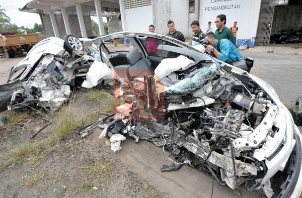 Kosmo! Online on Twitter: "Keadaan Perodua Alza di Balai 