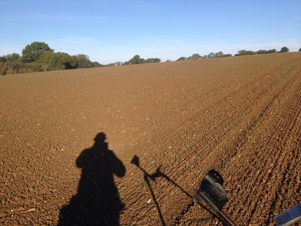 Beautiful day for #detecting let's see what's unearthed today 😀 wish me luck