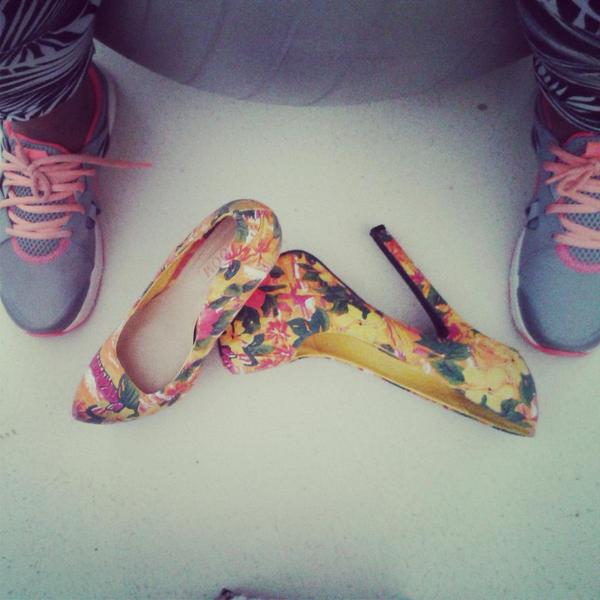 Felli_Fellz's tweet image. #urbanproblems- my substitute for weight balls. The heel makes for a great handle btw