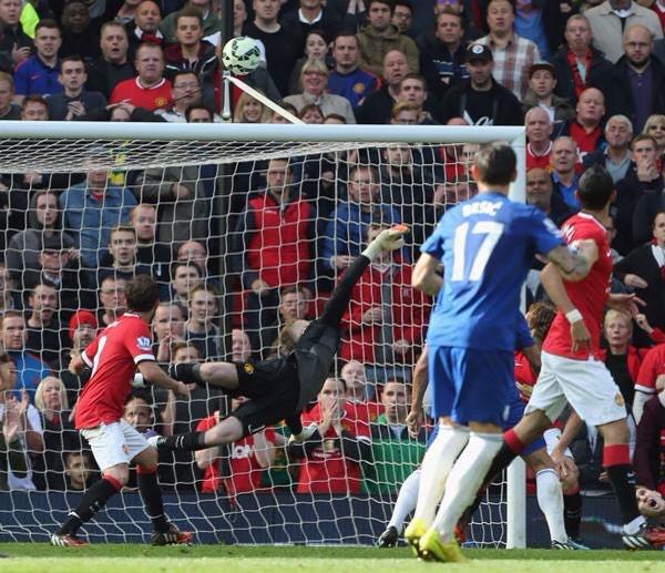 fyzzhapily's tweet photo. RT @UtdIndonesia: 3 penyelamatan penting dari De Gea hari ini. Crucial save di akhir penghujung laga. http://t.co/v8zQXLYLHM