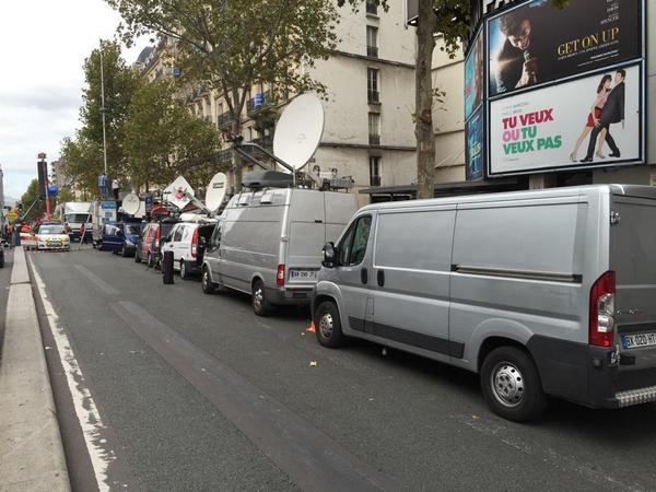 SyndicatFamille's tweet photo. La presse est en place derrière le podium #5oct #FamillesEnAvant http://t.co/YXQUZlnBC1