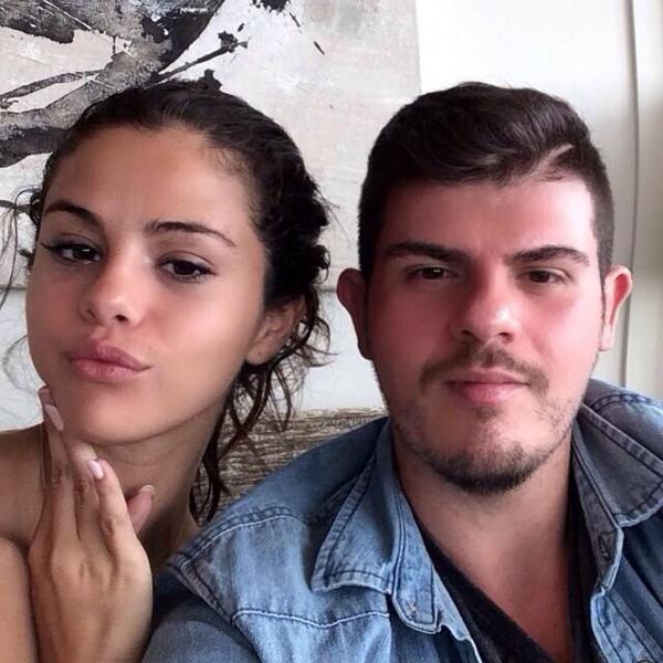 seldailyupdate's tweet photo. Pic of Selena with her friend Eli #SGupdates http://t.co/2BKY0RvjYD