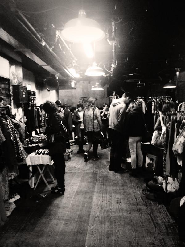 FreakySmudge's tweet image. These snaps at yesterday's #fleastylemarket with some amazing thrifty finds including the style at #cottonface 😍