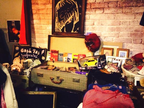 FreakySmudge's tweet image. These snaps at yesterday's #fleastylemarket with some amazing thrifty finds including the style at #cottonface 😍