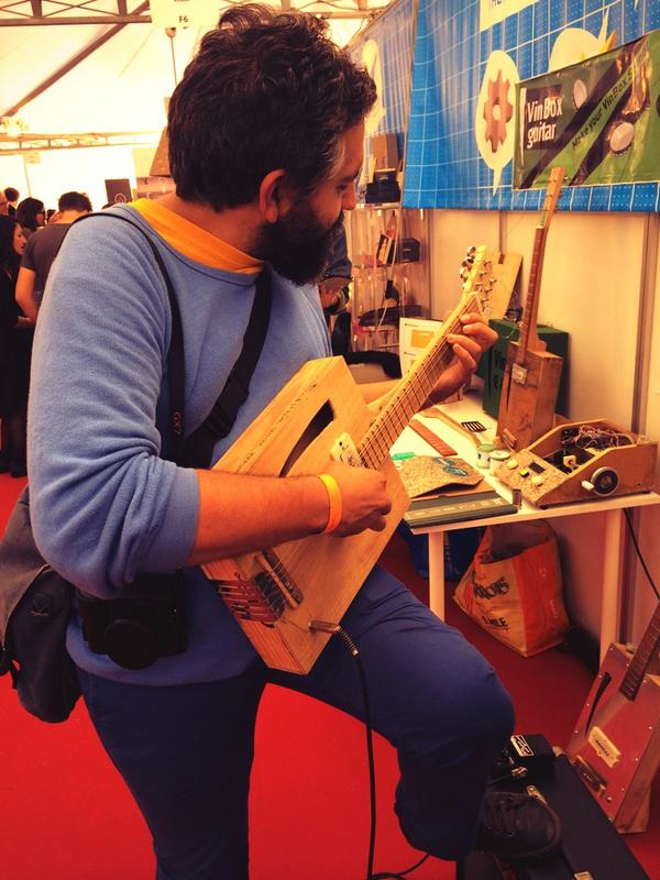 MarcSibila's tweet photo. @dcuartielles playing #VintageGuitar at @MakerFaireRome . #handmade #recycle #diy #RMF14 http://t.co/18G63XYkQx