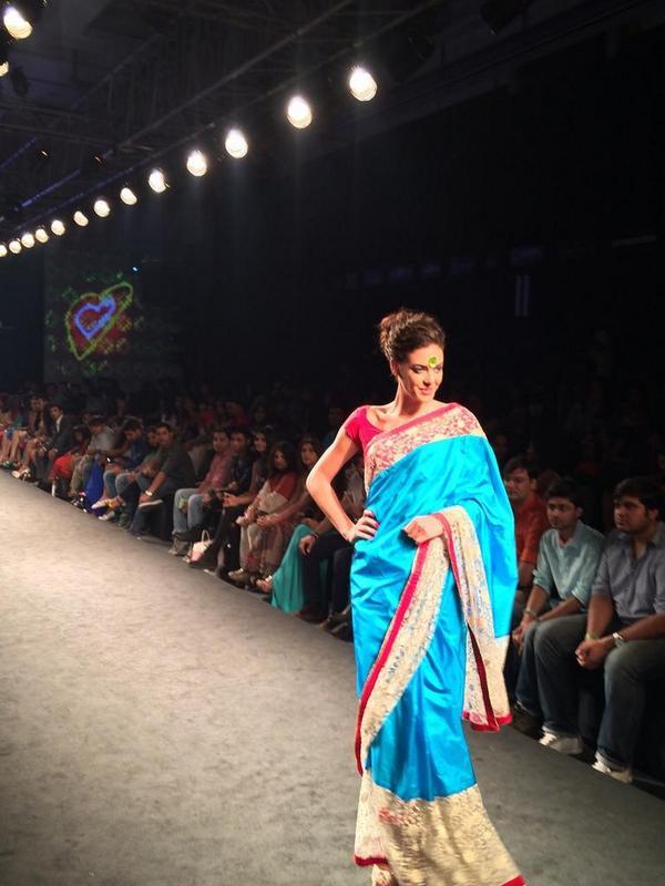 mandiradesigns's tweet image. Fun, festive, alive! Our new collection celebrates the joy for life - Joie de Vivre! #MFWknd @MFWknd