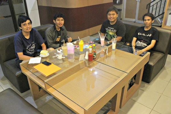 JacksCafeJogja's tweet photo. @rizki agung Matur Tengkiu mas broh. Datang lagi bawa pasukan ya biar unonya lebih seru eheheh http://t.co/Su8lt78sLB
