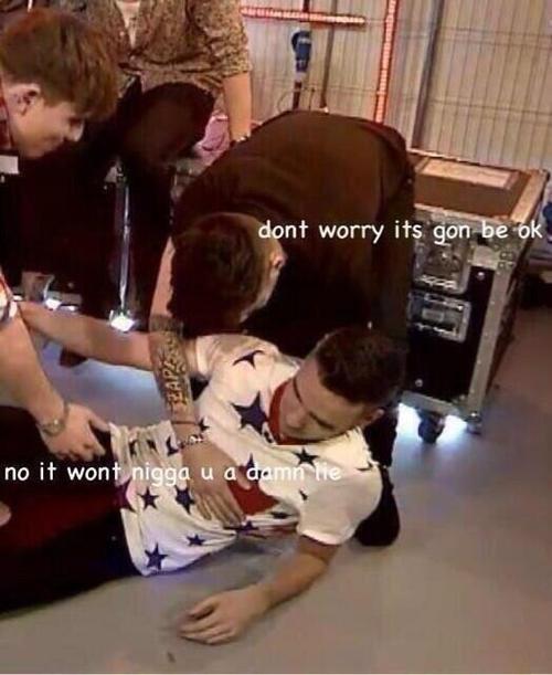 sweetroseex's tweet photo. TODAY
●LAST WWAT SHOW●
●BOYS GROUP HUG●
●1D RADIO●
ME:DEFINITELY DEAD
#WhatWillIMissWhenWWATEnds
#OneDirectionRadio http://t.co/A4smdXaAAS
