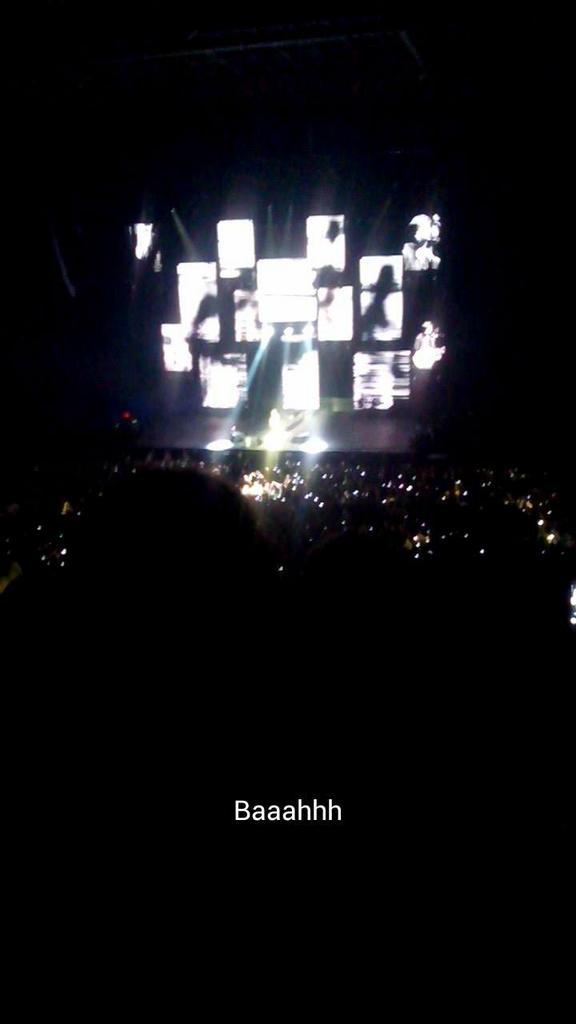 TaraFeeney_'s tweet photo. Ed Sheeran last night!! Im in love !! #Dublin #NightNo2 #TakeMeBack @edsheeran retweet?:( :D http://t.co/gTtseUQUwd