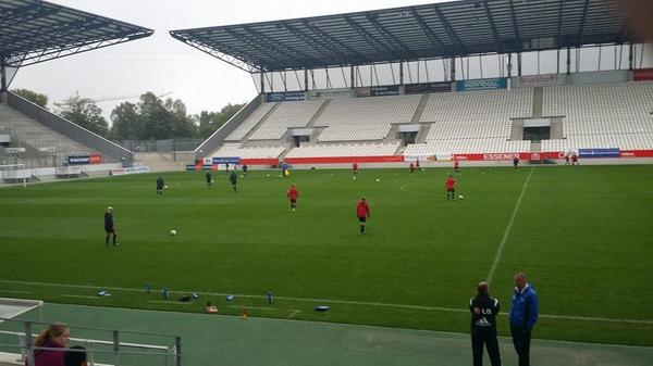 NewsFBL's tweet photo. #Warmups #SGSLEV #AFBL http://t.co/1wu5CXjuy6