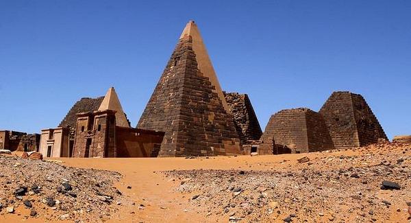 Географическое положение цивилизации мероэ. Нубийские пирамиды Мероэ. Нубийские пирамиды в Судане. Пирамиды Мероэ Судан. 200 Пирамид древнего царства куш. Пирамиды Судана.