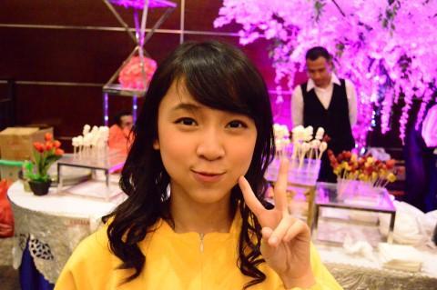All_AboutFact's tweet photo. Hai Elaine, inget ga? Yang kemaren disuapin kamu xD hahaha Thanks yaah, di tunggu di HS Kokoro... #KeepKwek ๐๐๐๐ http://t.co/LVtHV6okJG