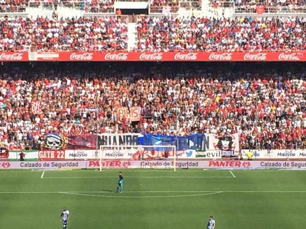 javimonb's tweet photo. @Foro_MDM Biris Norte y Riazor Blues. Una pasión. http://t.co/6wsZy6OVwX
