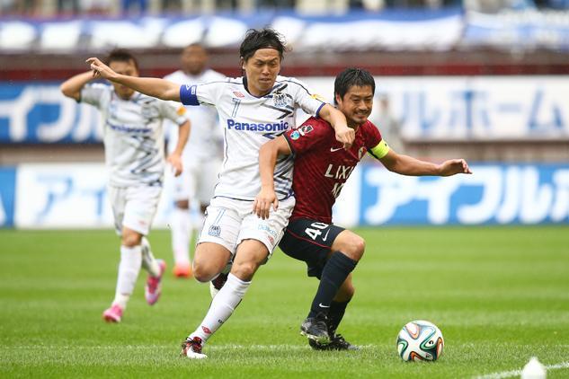 B級サッカー情報局 遠藤保仁が小笠原満男に倒されながら腹に蹴り 吉田寿光主審は見逃す サカ豚ニュース Http T Co 6dgbpjtuzx Gamba Antlers Jleague Http T Co Izqdy6chsa Twitter
