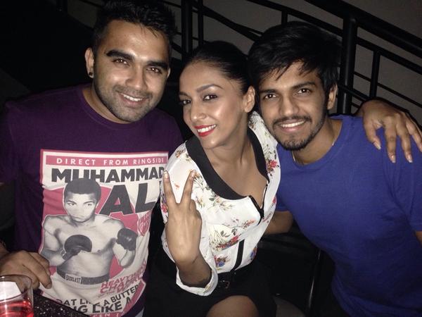 shvetasalve's tweet photo. My party bois @arnoldwilson02 @PunjabiJay @Submergemusic at #KFSKingsofSpeed nites with @FPBofficial in #Hyderabad http://t.co/6JXZawumdU