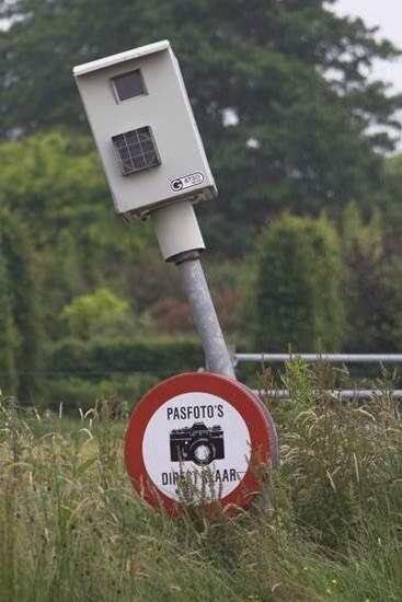 Politie_tips's tweet photo. Tip: lees dit verhaal over de onzin van #flitspalen: http://t.co/gNVQwWNHhA van @driekusvierkant #FF #RT @poldrenthe http://t.co/FwRMViOdvQ