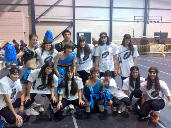 taniatab95's tweet photo. Fiestas #Valdorros2014  ^^ @leirecarcedo @AitorOF @CuevasMariaa @SaioaOrd http://t.co/9t0S2Wh0qN