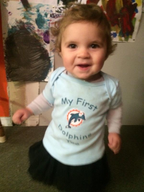 natehask's tweet photo. Ready for some football!! #MaciGirl ( she knows it's a bye week but) #Princess http://t.co/UkWYRNnE5v