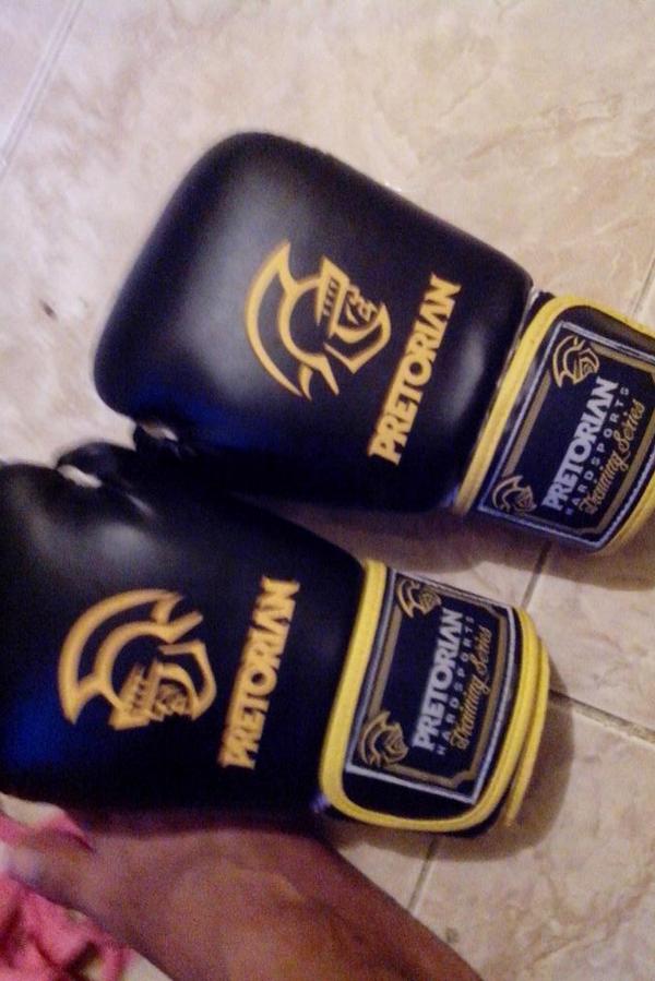 PeedroMerlim's tweet photo. Luvas novas ><'
#REDFIGHTER Na veia ! http://t.co/E21rW1myiI