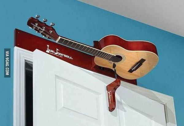 SquadJamm's tweet photo. No need to use doorbell anymore. Aha!! http://t.co/9oQzlV0HJW