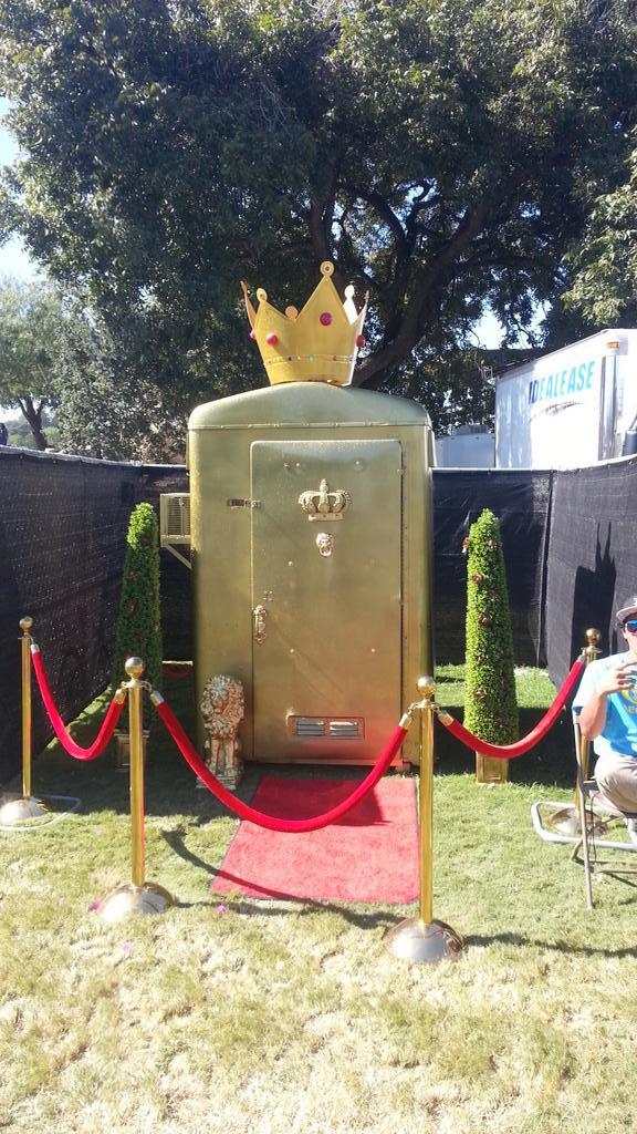 _Larry's tweet photo. The Golden Porta Potty, 6 lucky people got tickets, cleaned after every use, and actually contains real toilet paper! http://t.co/Ae8LShINwe