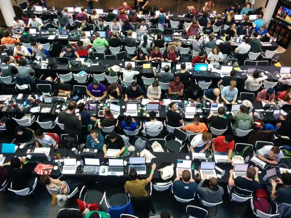 mzumazumx's tweet photo. #mlhlaunch Hackathon @Bloomberg http://t.co/3XKbE5bTox