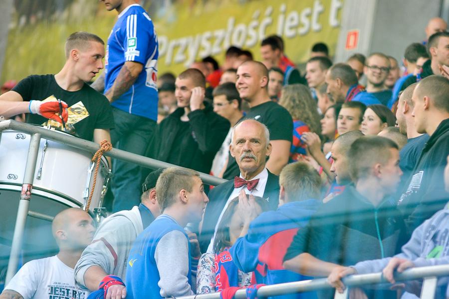 BzMJDRdIYAAXU_3.jpg:large