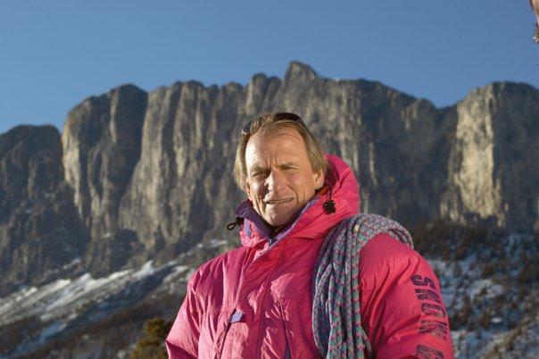 Canada Goose on X 32 years ago today Laurie Skreslet became the first Canadian to summit Mount Everest. HappyAnniversary GoosePeople http t 13Hj8N9uQD X