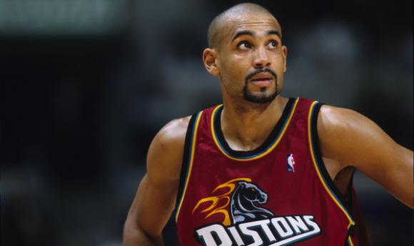 Le Top 10 de Grant Hill avec Detroit est un must-see : embrouille + poster sur Zo Mourning  