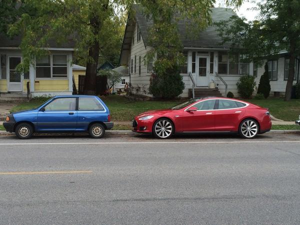 jeremyryancarr's tweet image. I captured income disparity in the US in one picture. #Festiva #Tesla #SoMpls