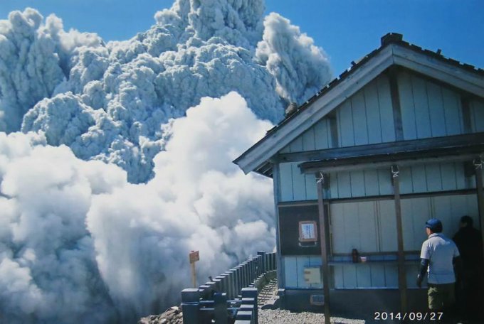 Aparecen últimas fotos de las víctimas del volcán japonés Ver imagen en Twitter