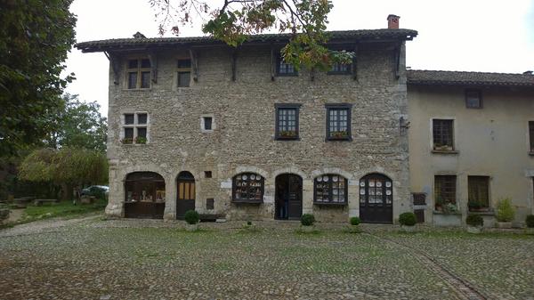 sharpei54's tweet image. Perouges très joli village médiéval