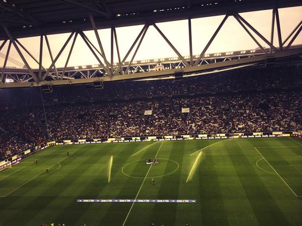 OfficialASRoma's tweet image. Il riscaldamento si è appena concluso e le squadre sono negli spogliatoi. Fra poco si parte con #JuveRoma!