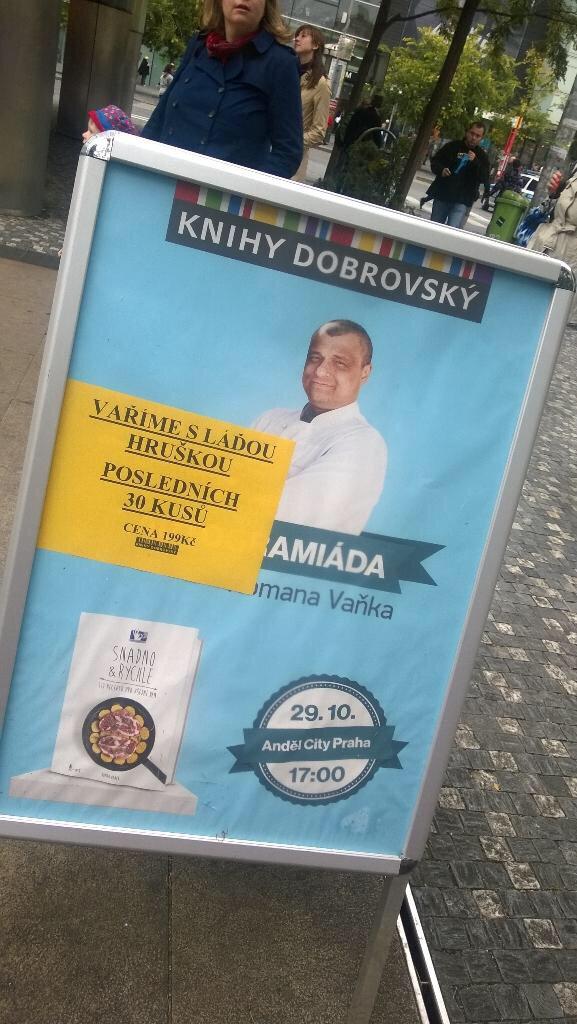 Roman_Vanek's tweet photo. Tomu říkám profesionální přístup Knihy Dobrovský! Tam musí pracovat píárovej genius, nebo úplně blbej rybízek. 😄😄 http://t.co/jipGa7yZM9
