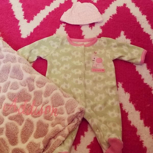 _its_tracy's tweet photo. #BabyAddison has her going home outfit ready! #32weeks http://t.co/YYOrueo13x
