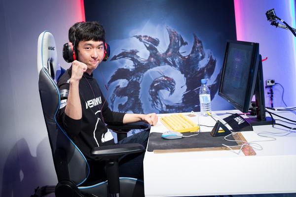 StarCraft's tweet photo. Huge shout-out to @Ai_Golden, who ends his career as a progamer today. We'll miss you! #WCS http://t.co/5yeuctnunG http://t.co/SiiY2JWxMf