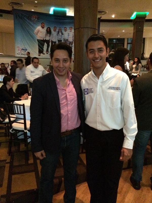 ajbenitojuarez's tweet photo. Nuestro Presidente Delegacional @FEDECHAVEZS y Secretario Juvenil @RMirandaB en 1er Informe @AJDF1315 #BJPresente http://t.co/Ekiy6Sytqu